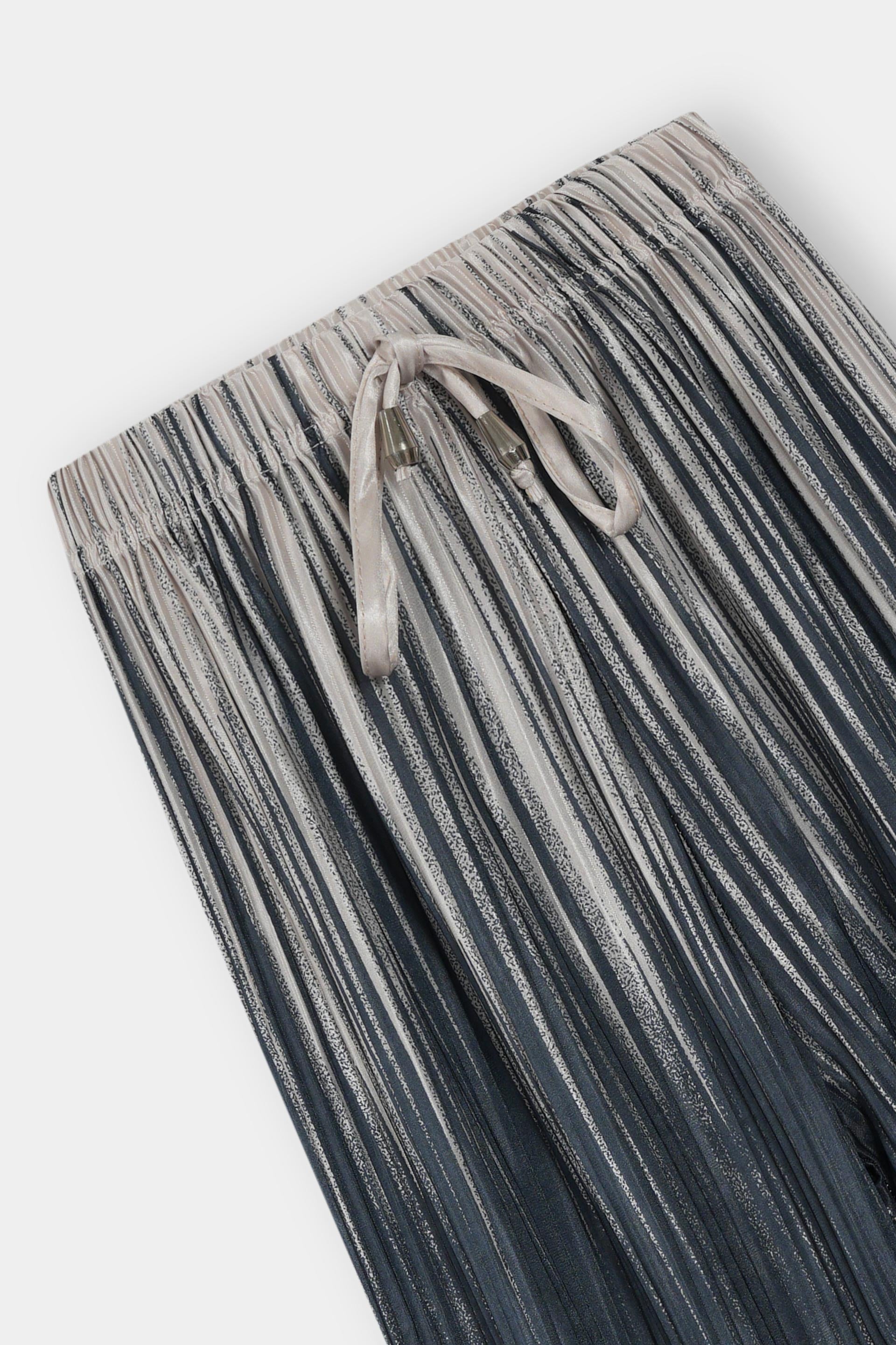 Girls Imported Pleated Skin And Black Trousers