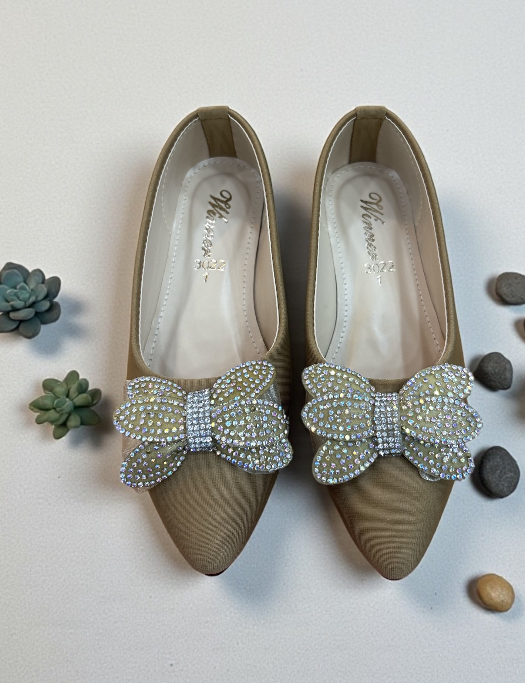 Girls fancy party shoes (age 6 to 12)