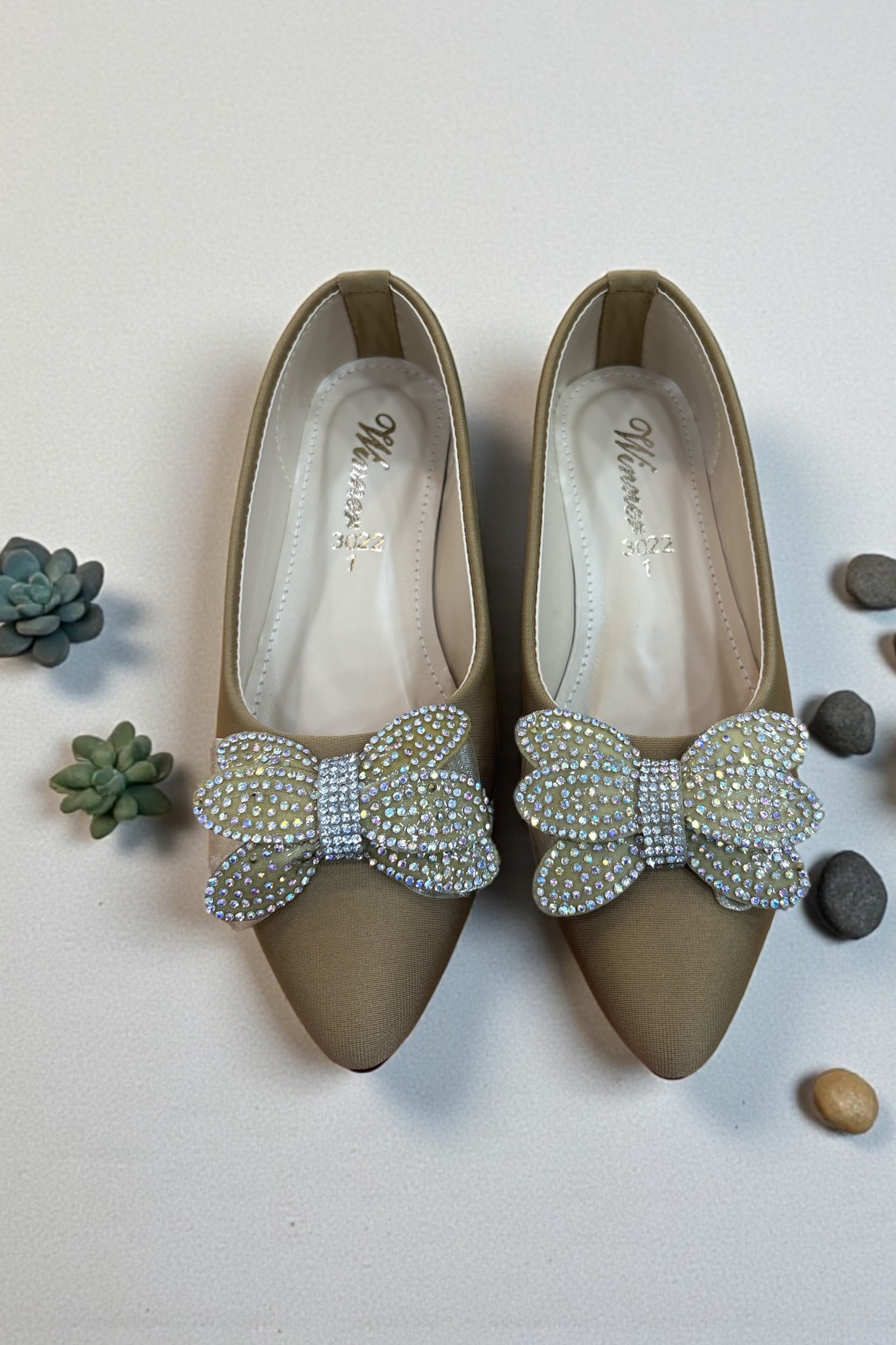 Girls fancy party shoes (age 6 to 12)