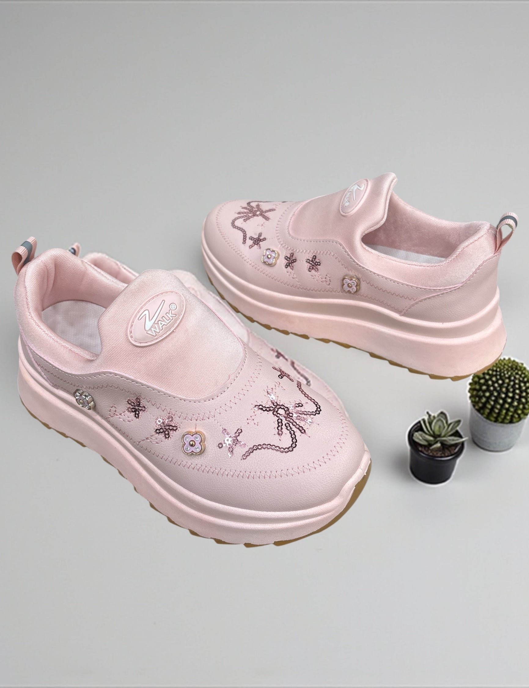 Ladies sneaker 3