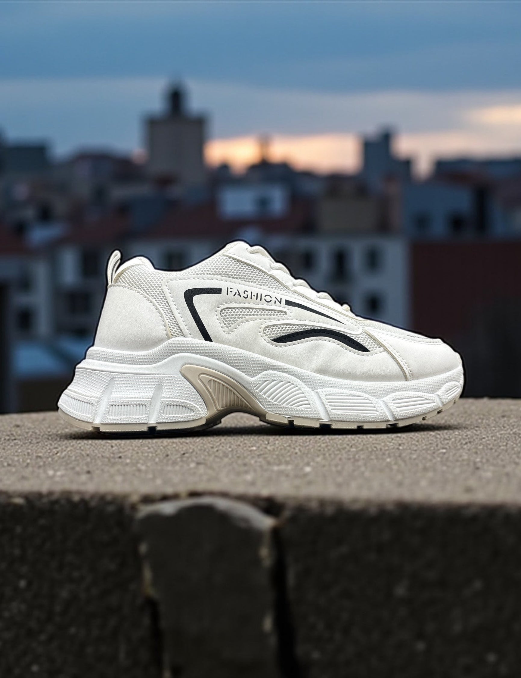 Ladies sneaker 1